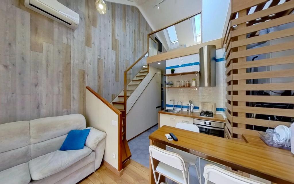 Превью тура — Двухуровневая квартира в 100 м от моря